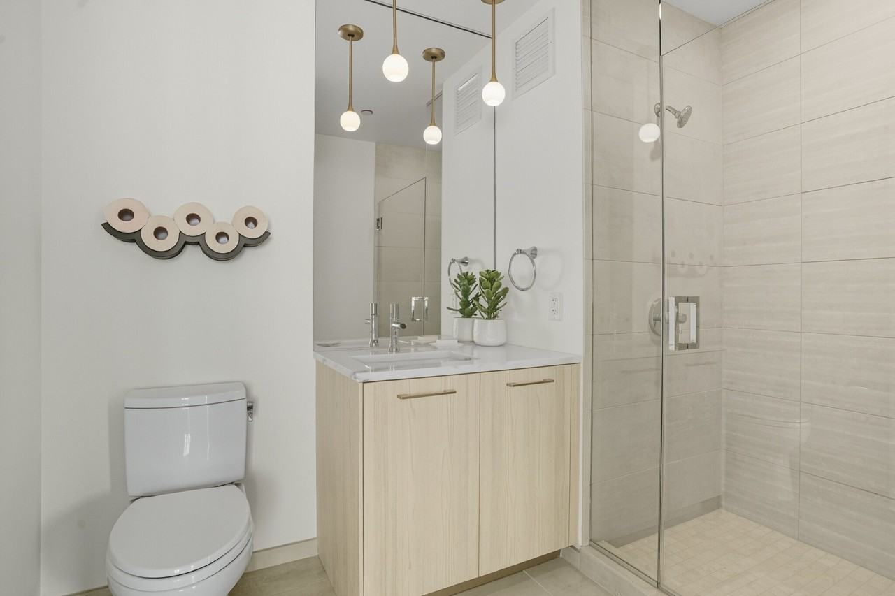 155 N Desplaines St - Photo 6 of 18