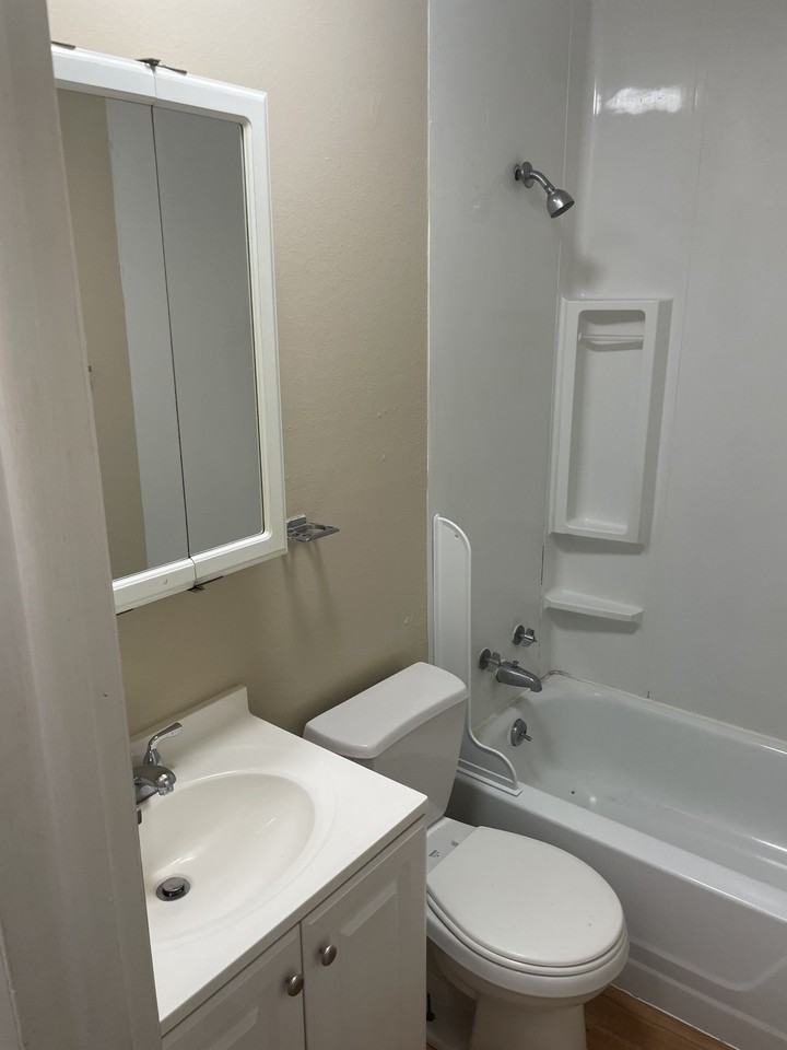 225 North Sherwood Street - Photo 6 of 10