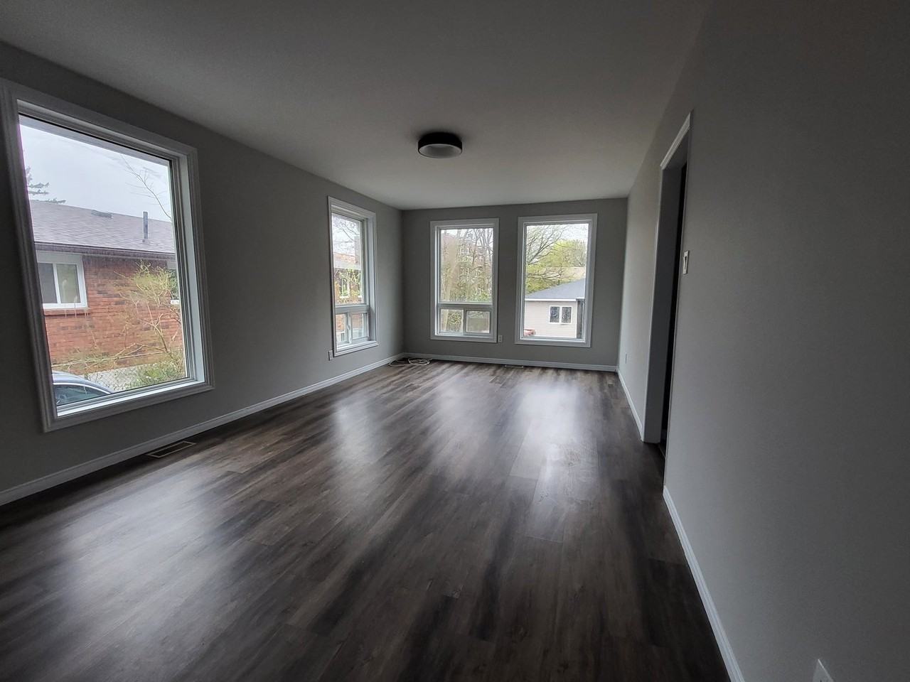 70 Penetang St - Photo 3 of 16