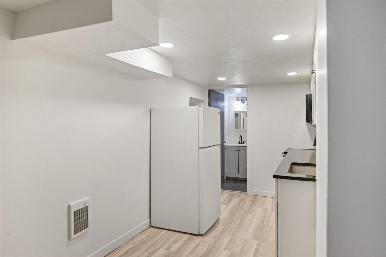 604 East 3rd Avenue - Photo 6 of 22