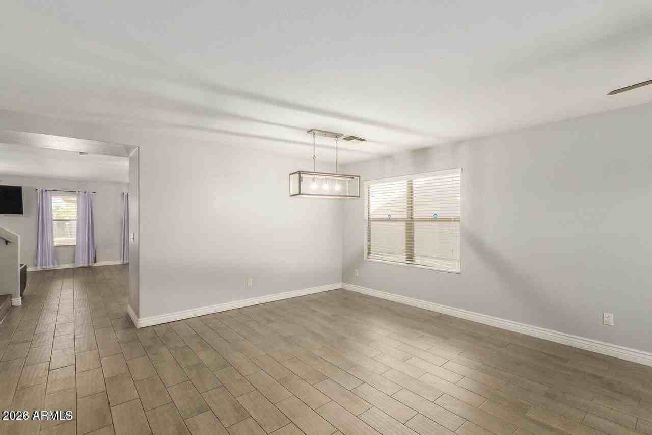 9124 W Elm St - Photo 2 of 16