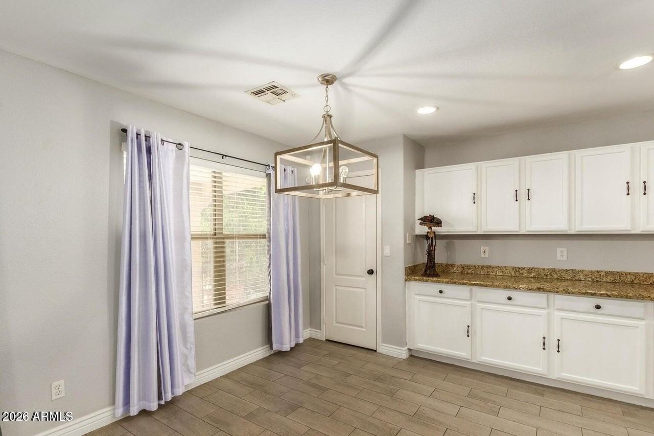 9124 W Elm St - Photo 5 of 16