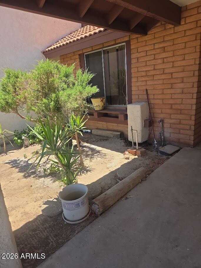 11226 S Tomi Dr - Photo 2 of 16