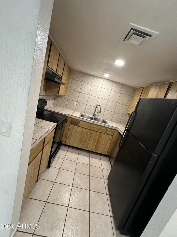2808 N 43rd Ave #B - Photo 2 of 9