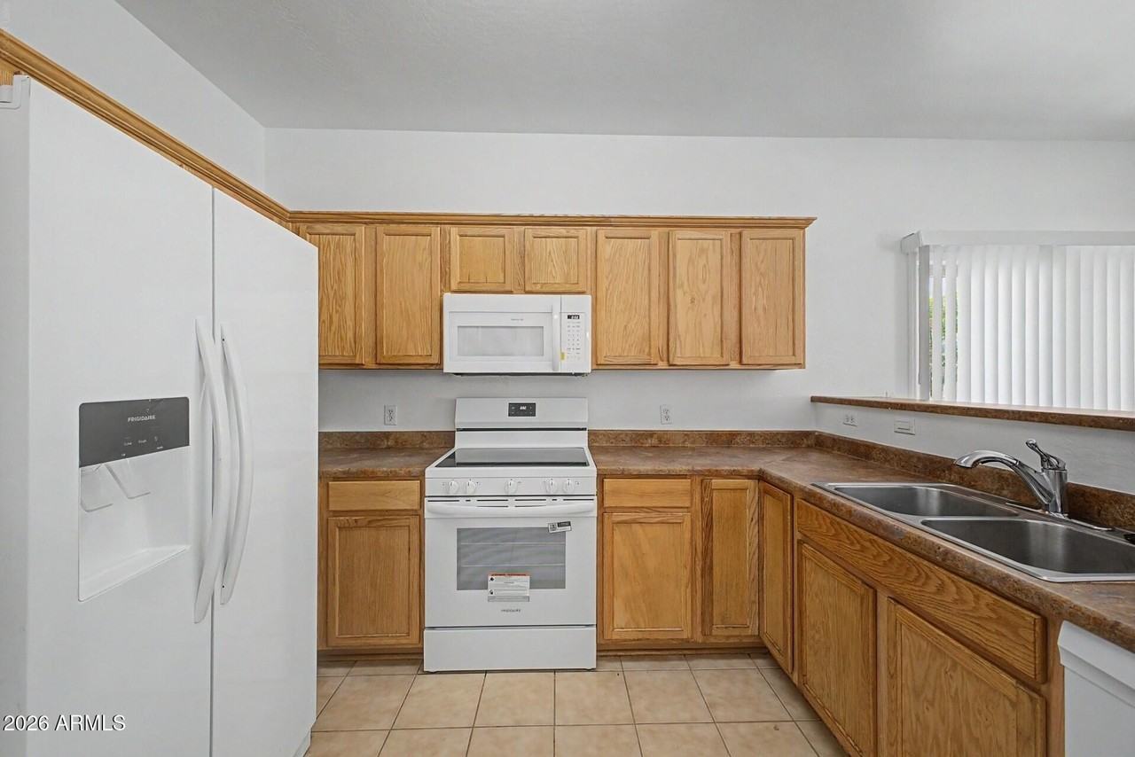 8777 W Dahlia Dr - Photo 6 of 33