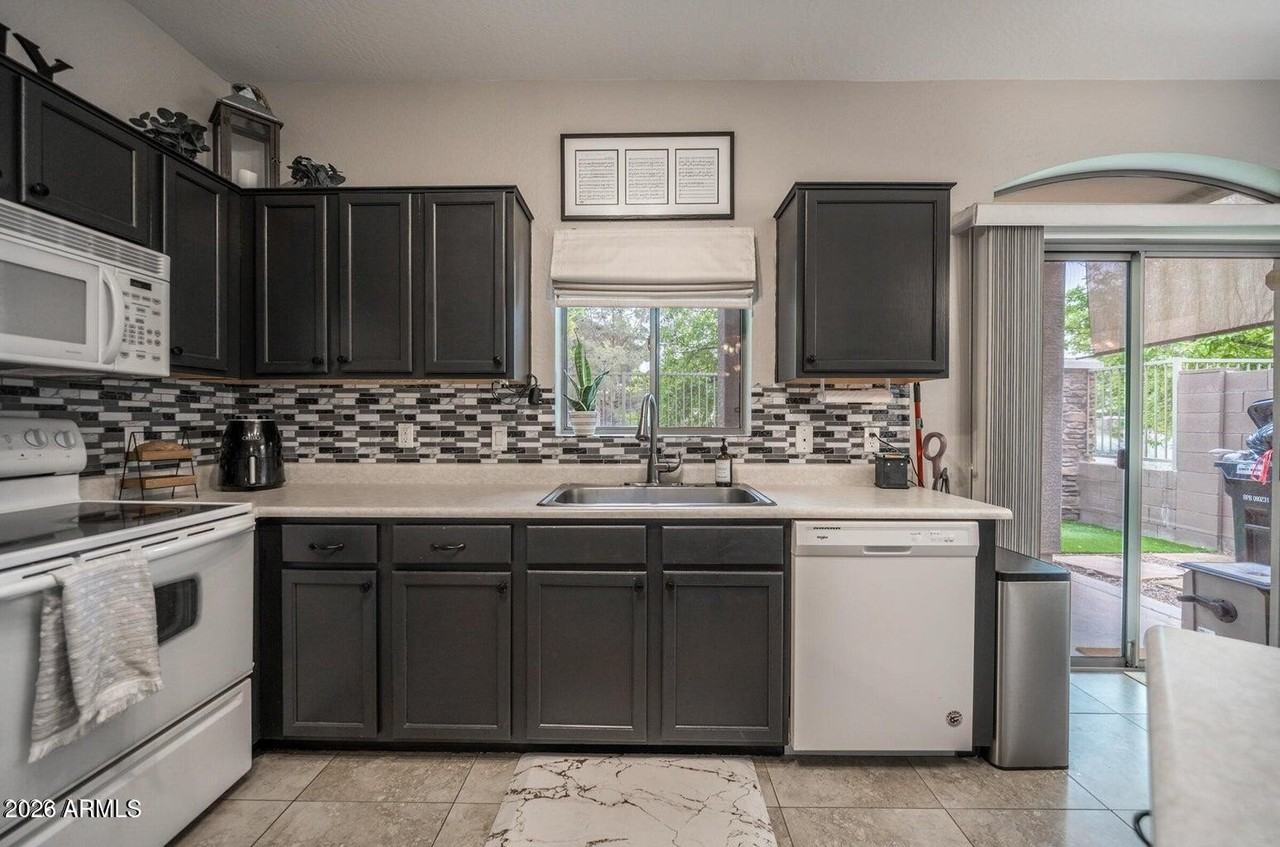 2024 S Baldwin #100 - Photo 6 of 16