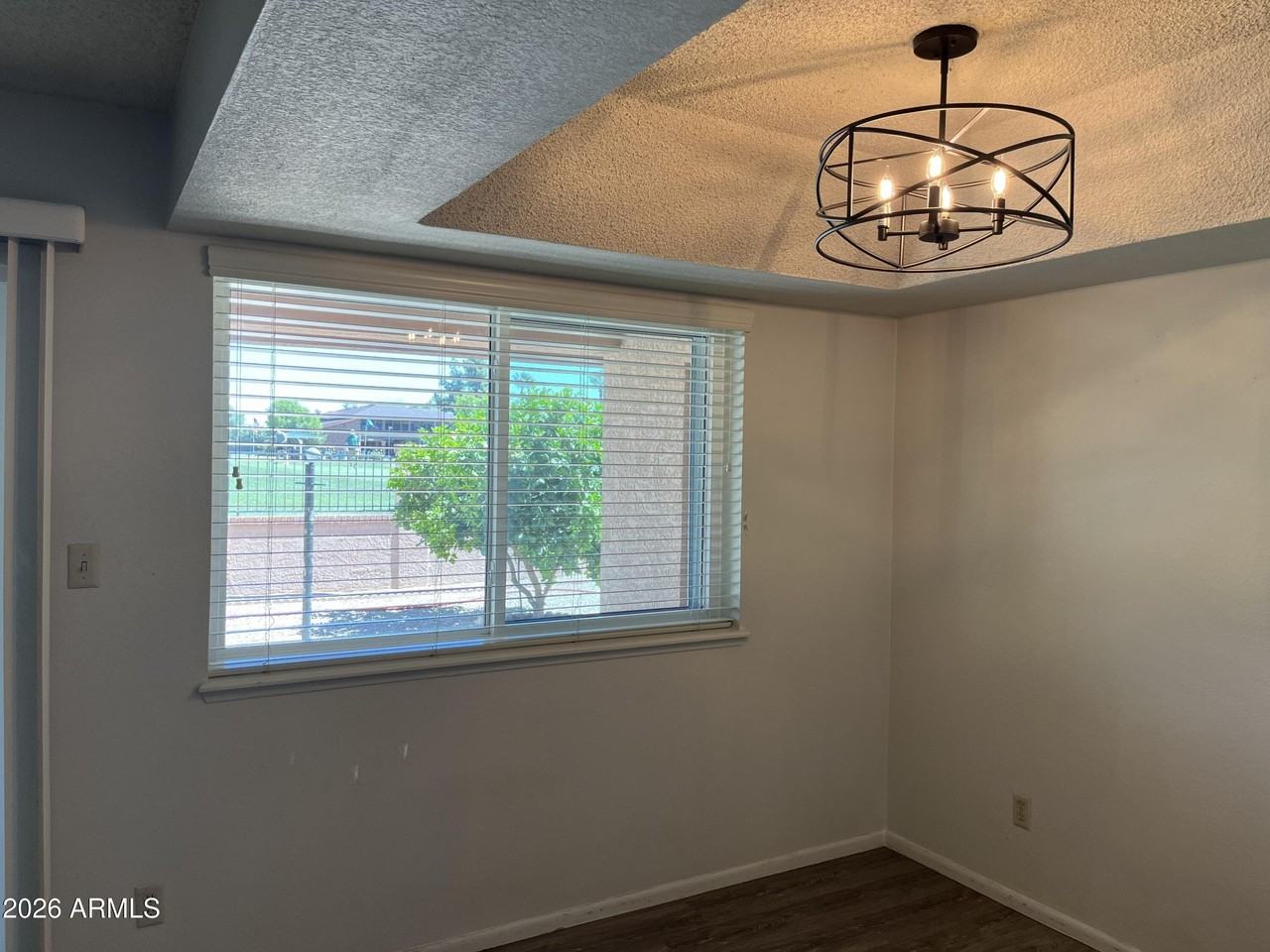 10624 W Griswold Rd - Photo 6 of 28