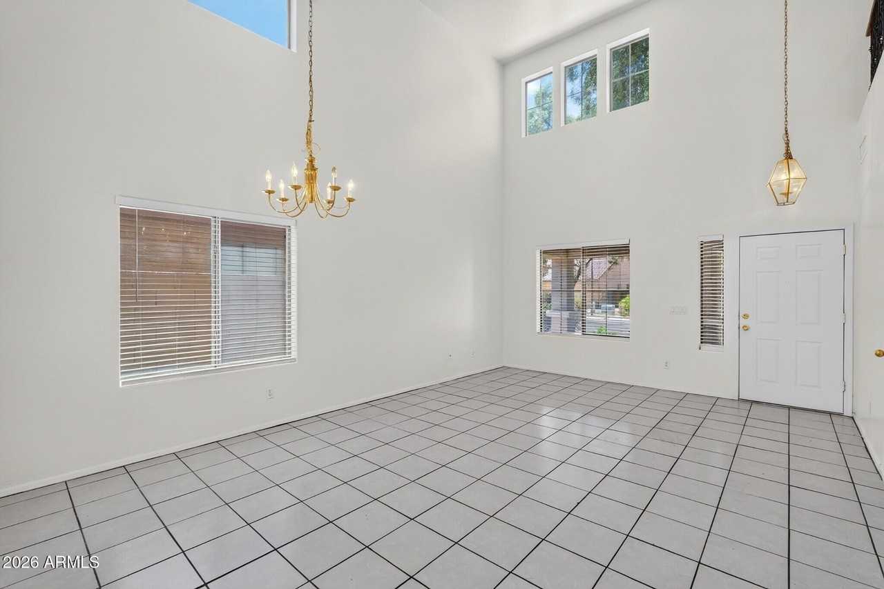 7823 S 48th Ln - Photo 5 of 41