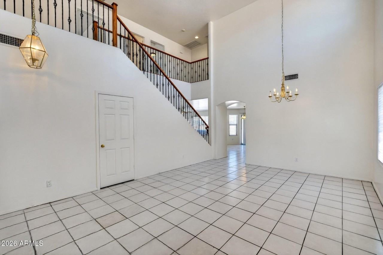 7823 S 48th Ln - Photo 6 of 41