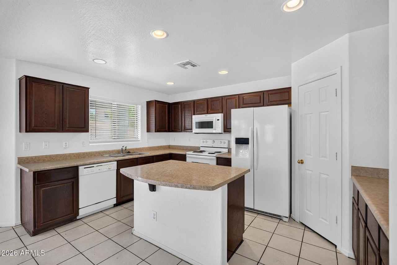 7823 S 48th Ln - Photo 7 of 41