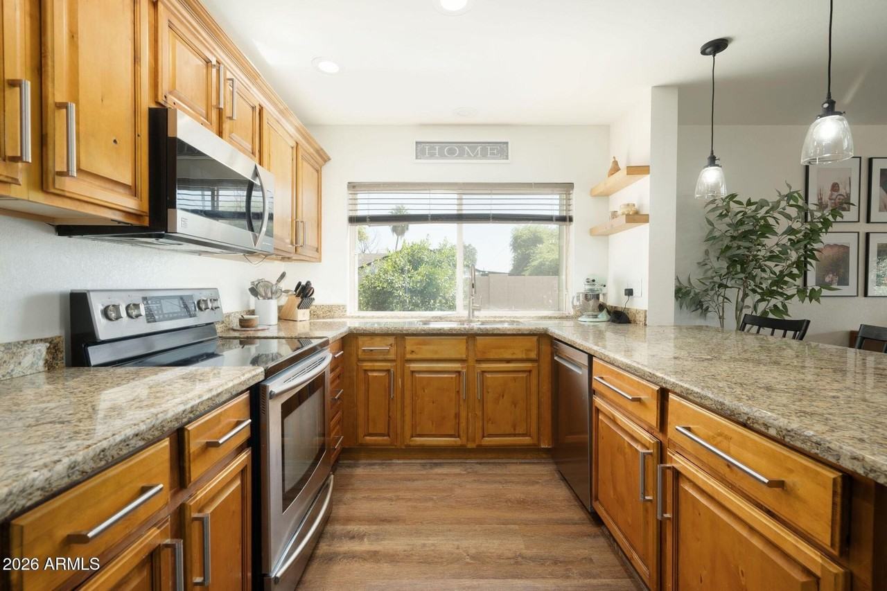 5161 E Beck Ln - Photo 4 of 17
