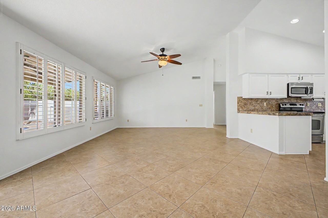 4514 E Towne Ln - Photo 5 of 25