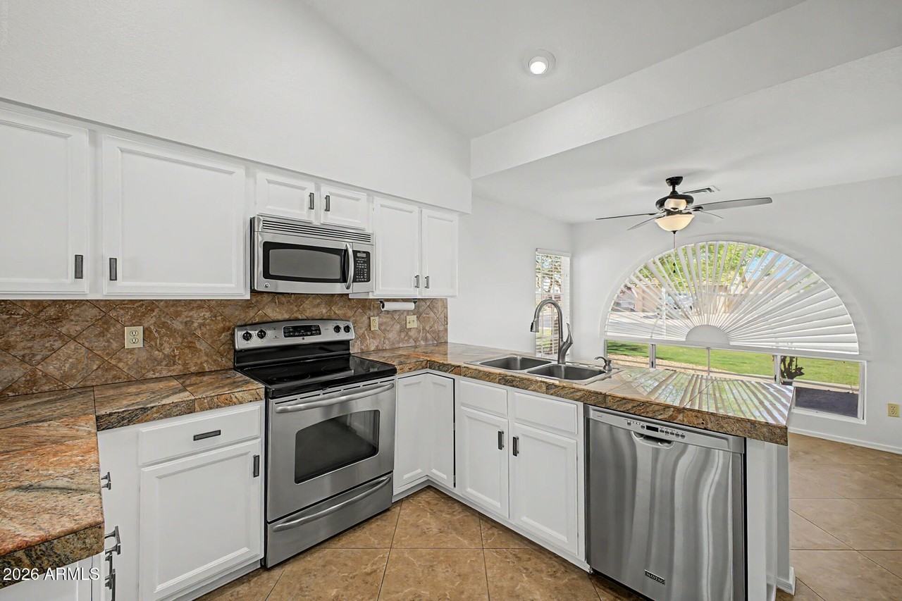 4514 E Towne Ln - Photo 6 of 25