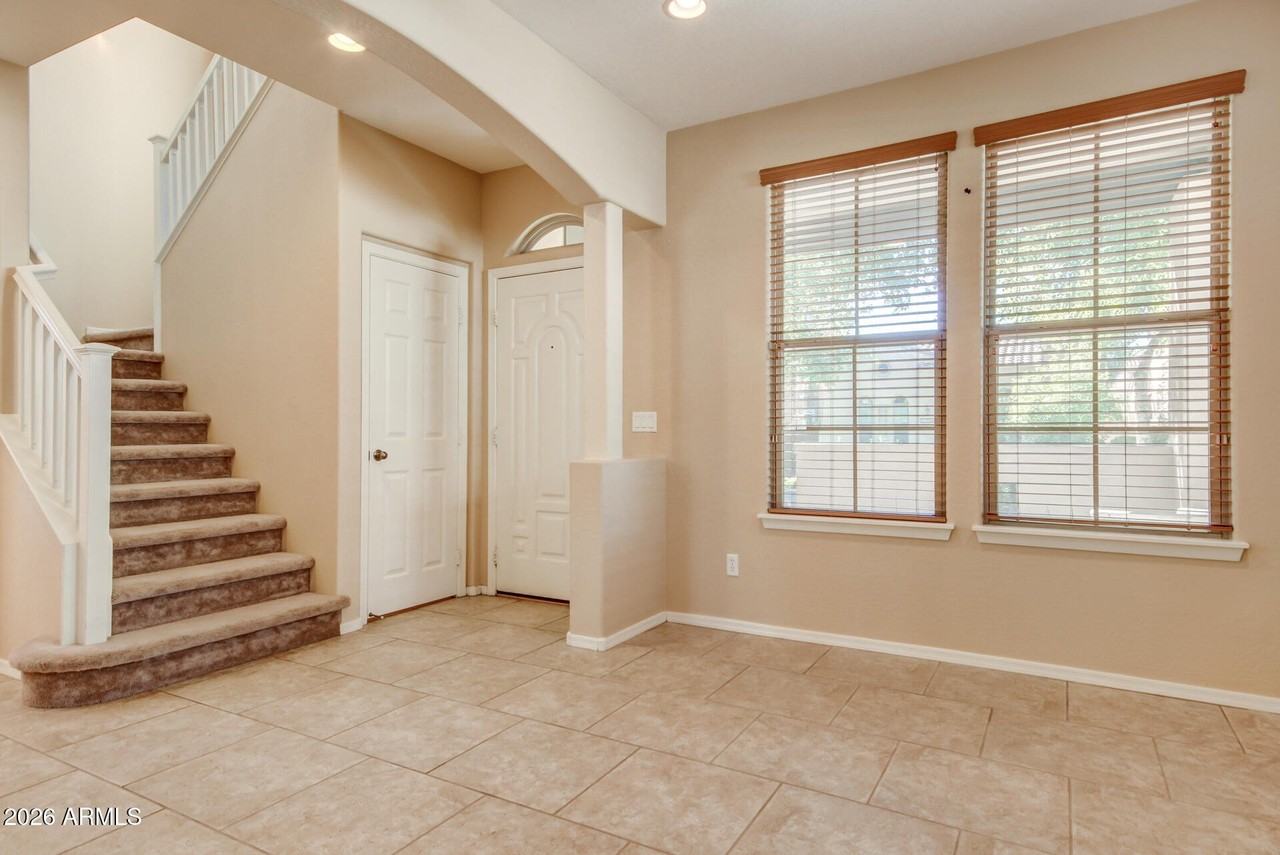 21158 W Sycamore Dr - Photo 2 of 24