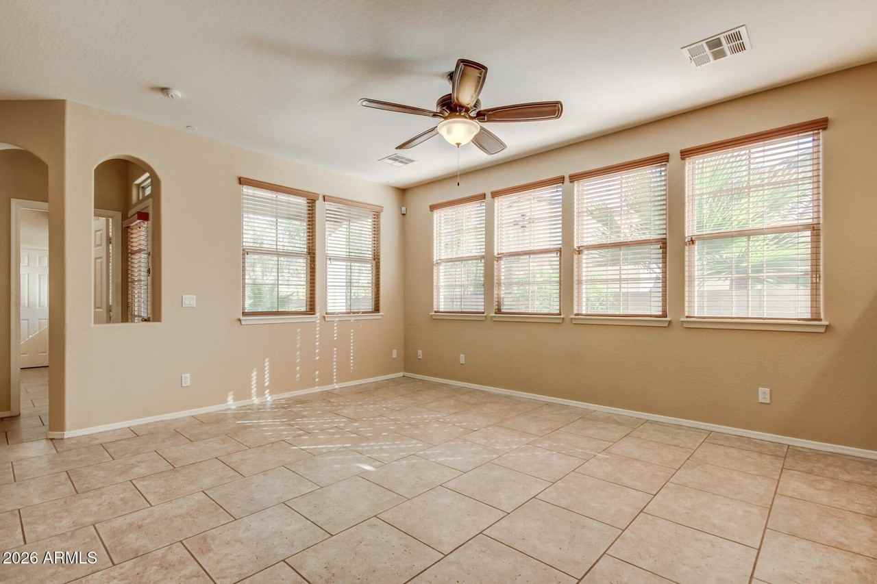 21158 W Sycamore Dr - Photo 3 of 24
