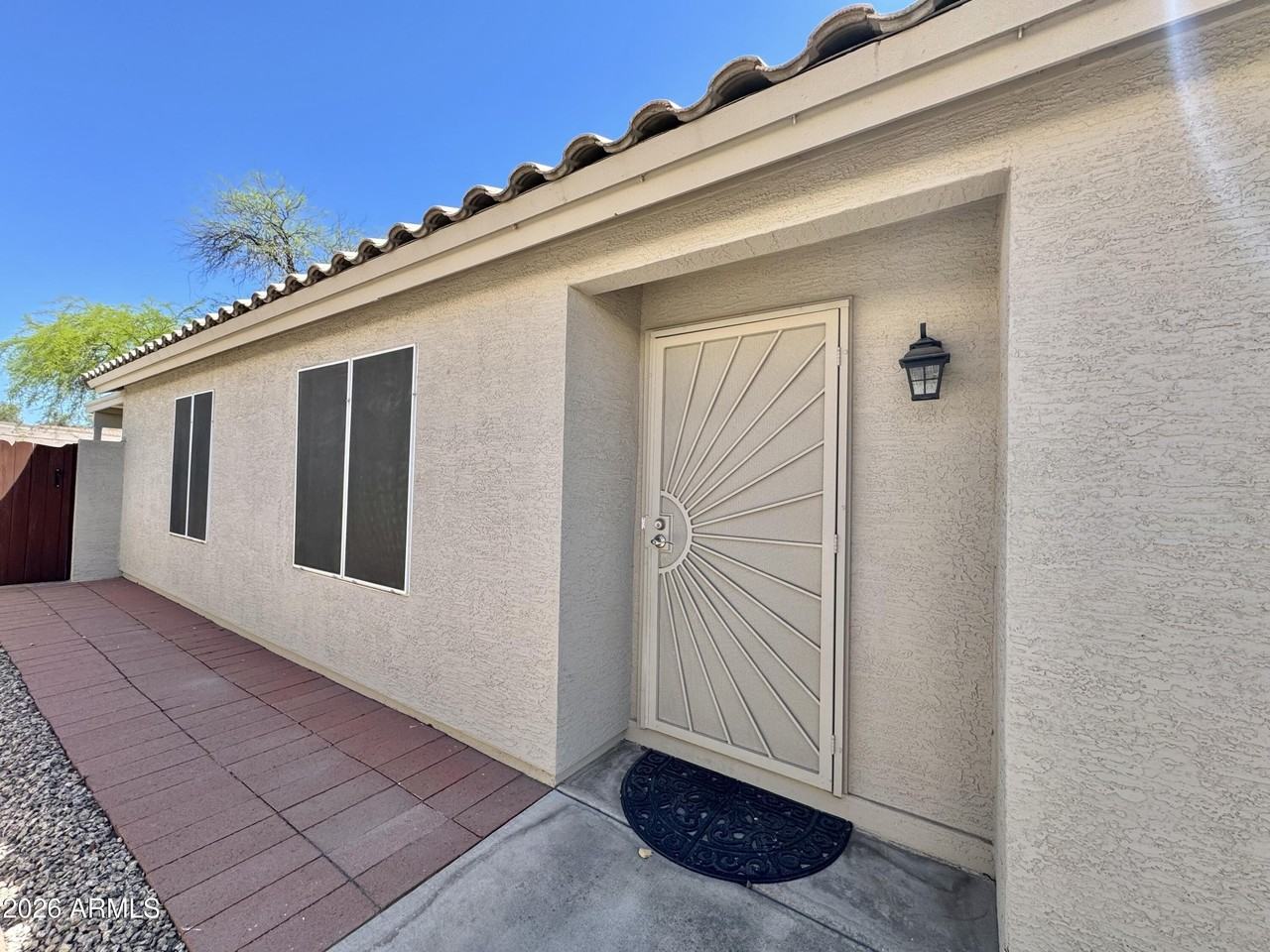 629 N Kenneth Pl - Photo 2 of 23