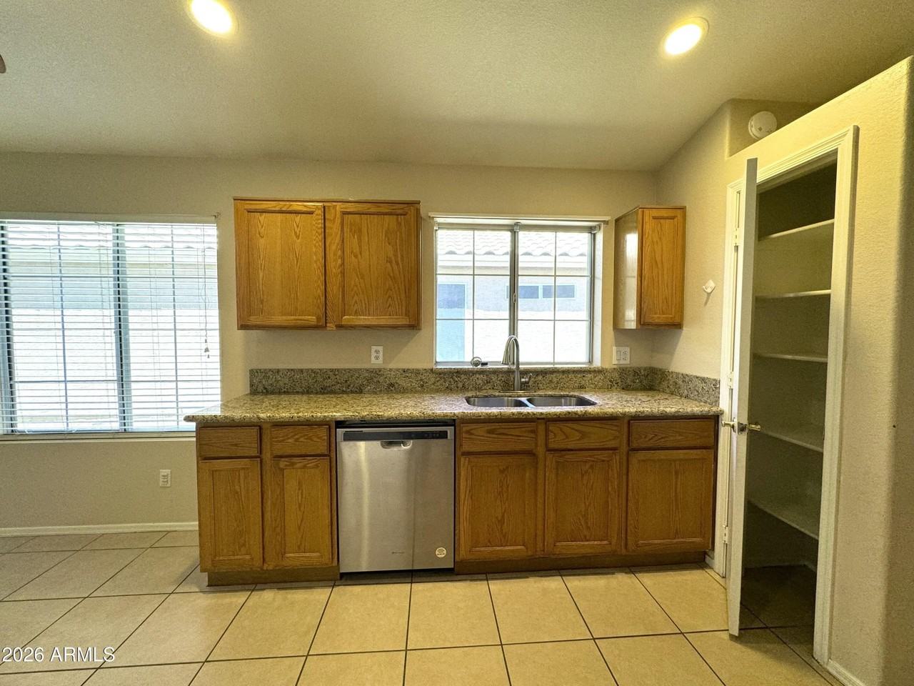 629 N Kenneth Pl - Photo 5 of 23