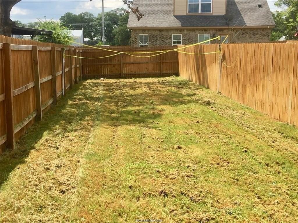 109 Ehlinger Dr - Photo 2 of 25