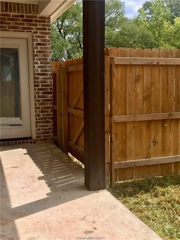 109 Ehlinger Dr - Photo 3 of 25