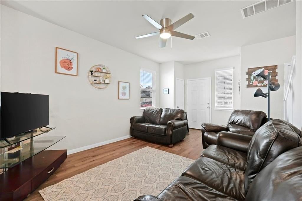 984 Rice Dr - Photo 3 of 15