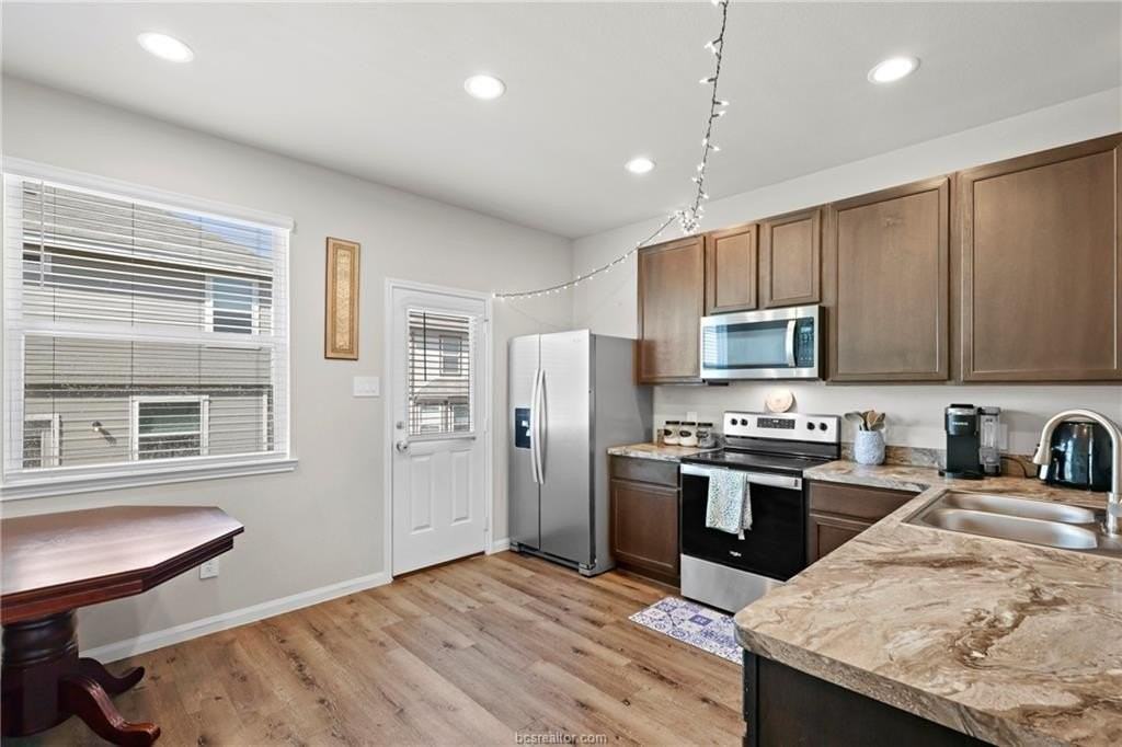 984 Rice Dr - Photo 4 of 15