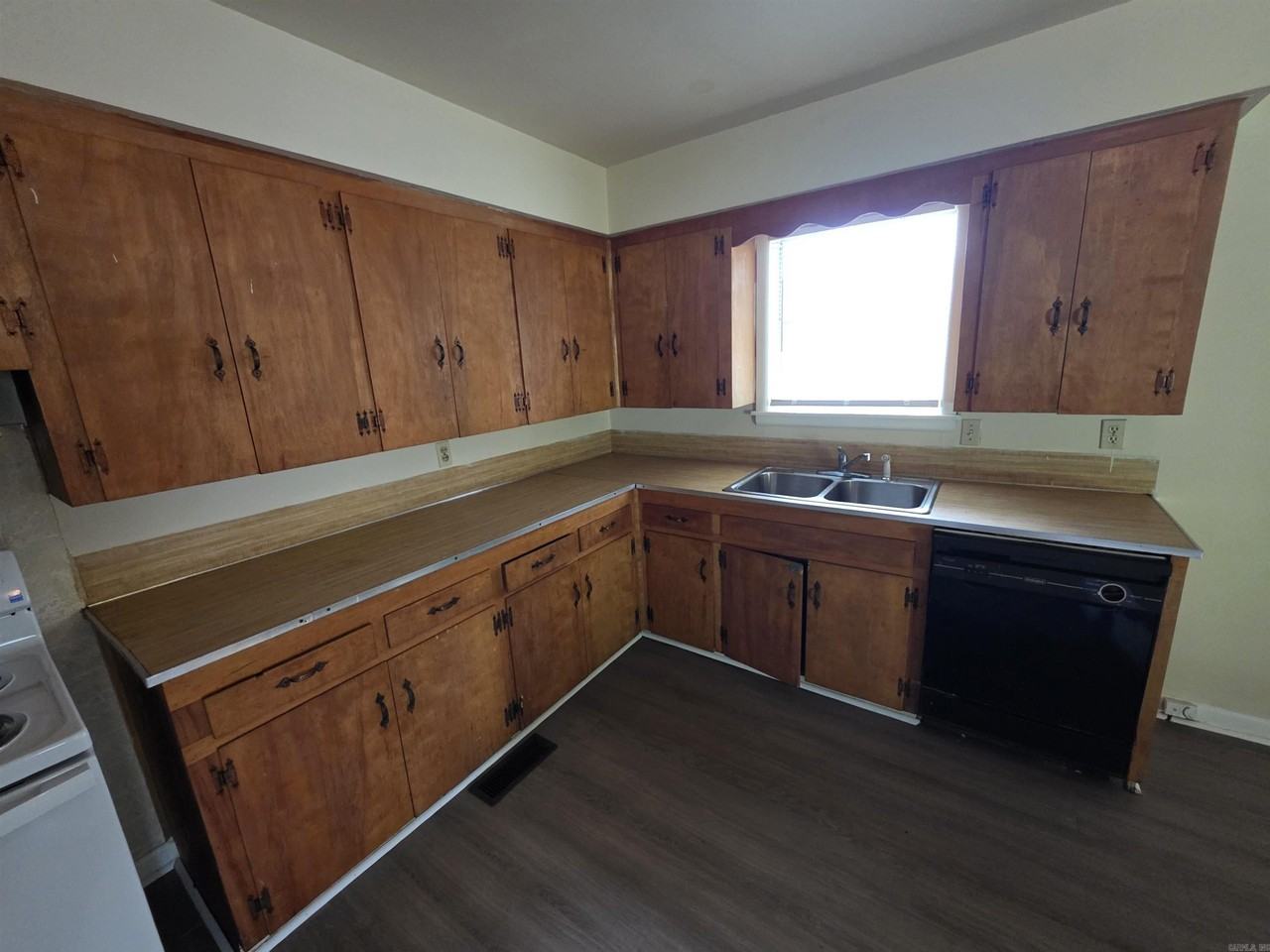 7524 Shady Grove Rd - Photo 3 of 11