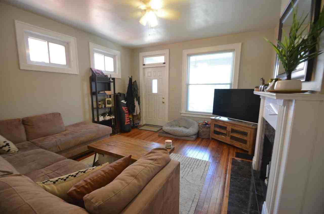 1047 Harrison Ave - Photo 4 of 18