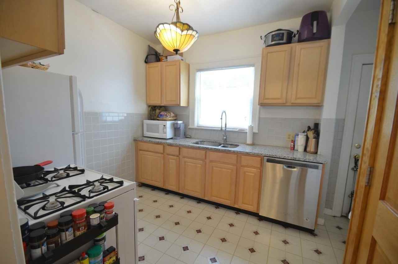 1047 Harrison Ave - Photo 7 of 18