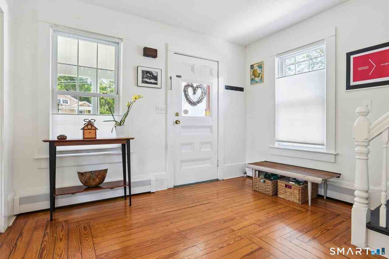 24 Warren Ave - Photo 5 of 37