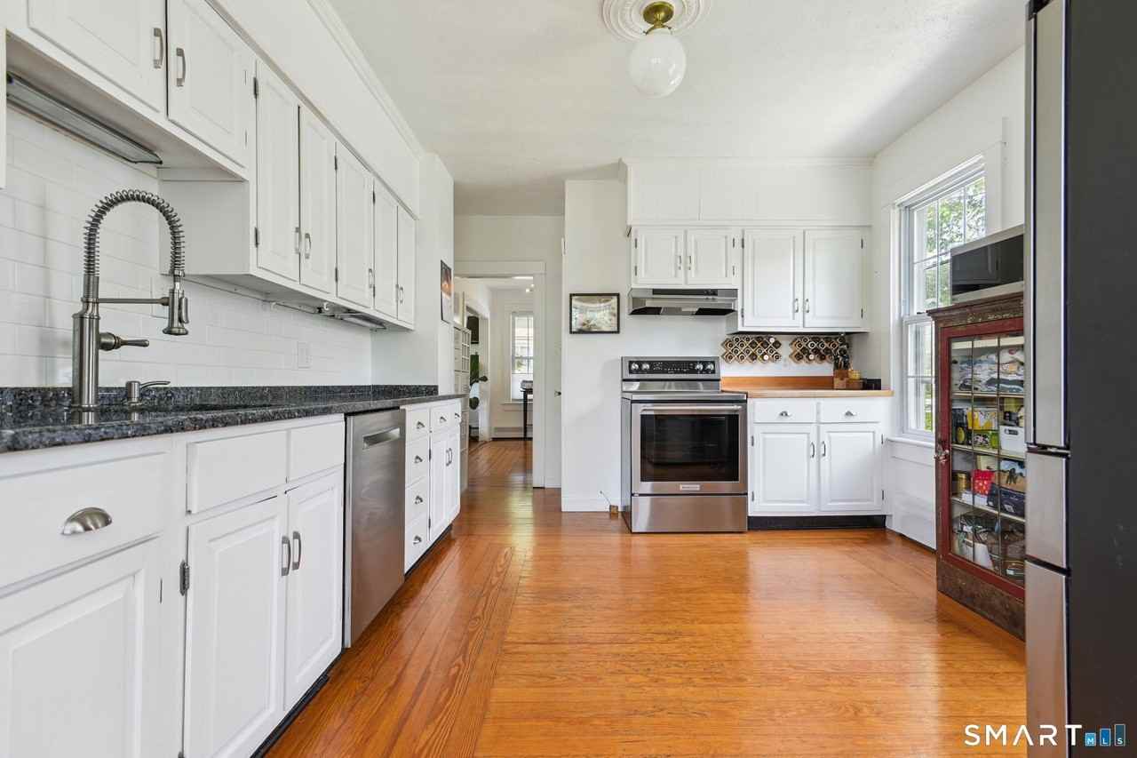 24 Warren Ave - Photo 6 of 37