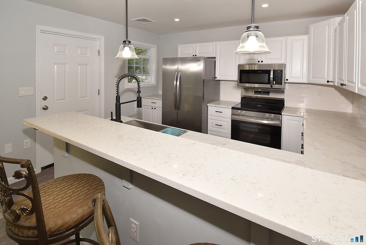 265B Lincoln St #B - Photo 3 of 21