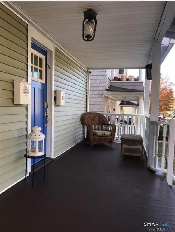 564 Midland St - Photo 4 of 24