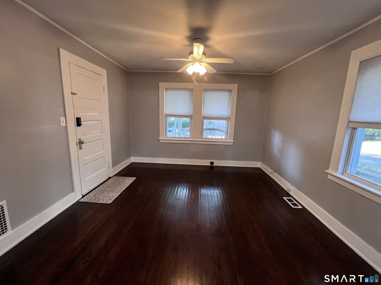 564 Midland St - Photo 6 of 24