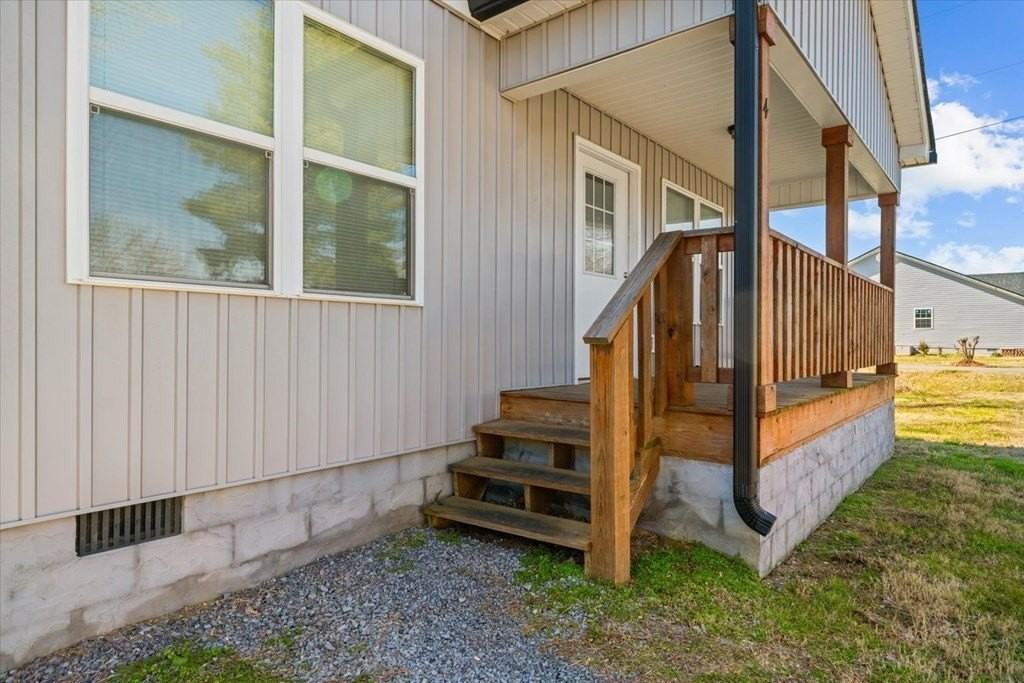 4 5th Ave W - Photo 5 of 32