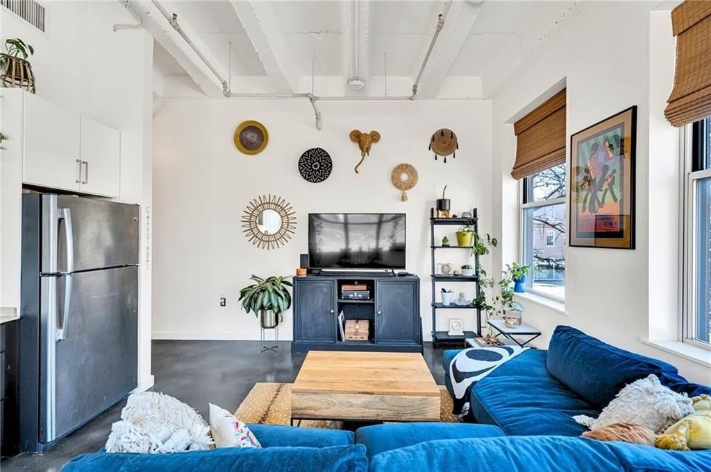 835 Julia St - Photo 6 of 17