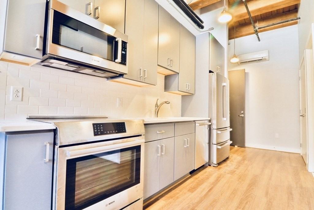 63 Melcher St - Photo 3 of 8