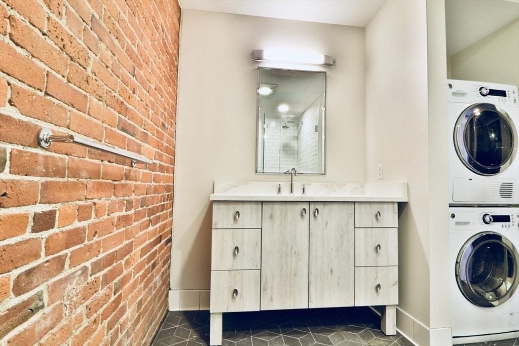 63 Melcher St - Photo 4 of 8