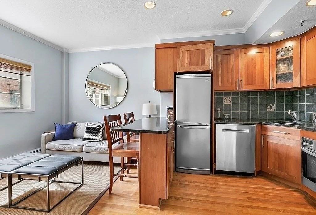 511 Beacon 10 - Photo 2 of 5
