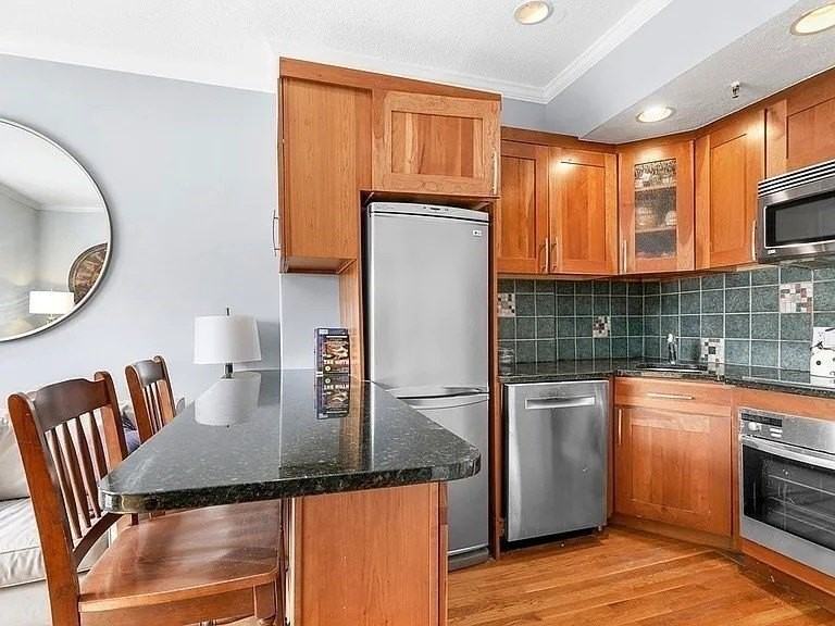 511 Beacon 10 - Photo 3 of 5