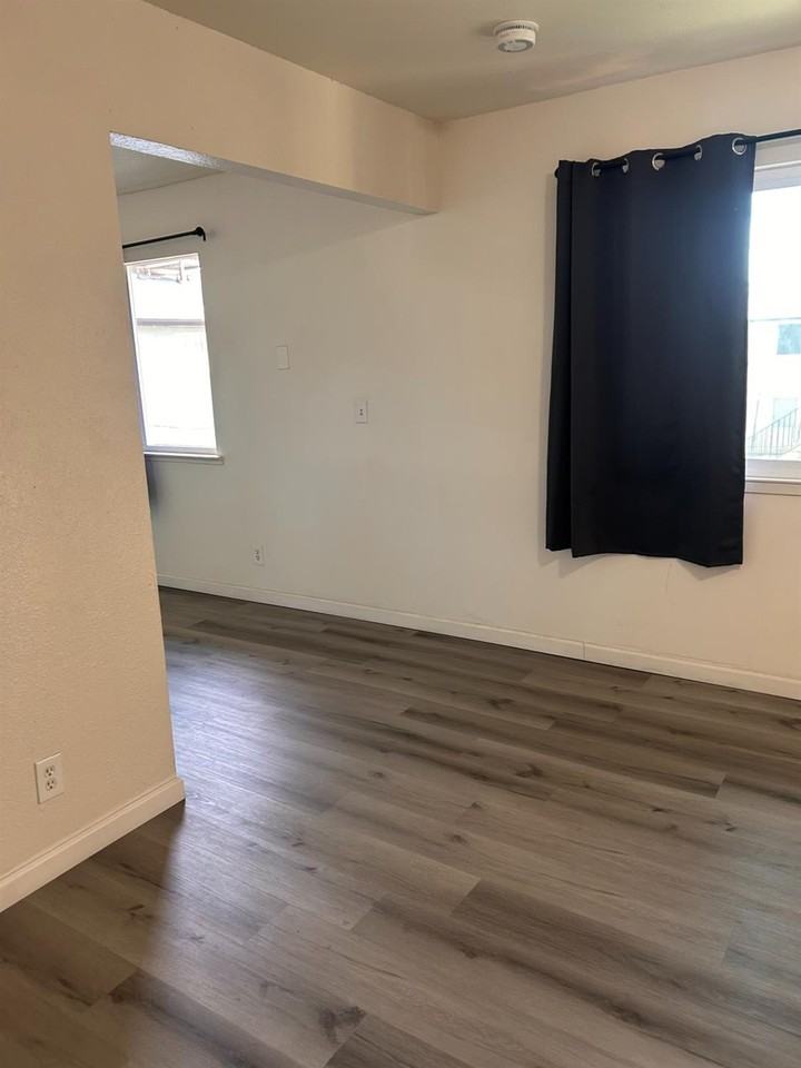 475 N Manila Ave #202 - Photo 2 of 10