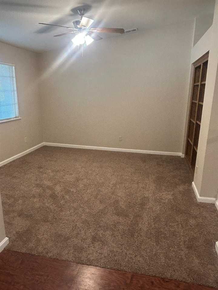 3256 W Calimyrna Ave - Photo 5 of 9
