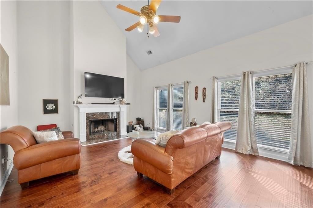 3010 Lakeside Ct - Photo 2 of 22
