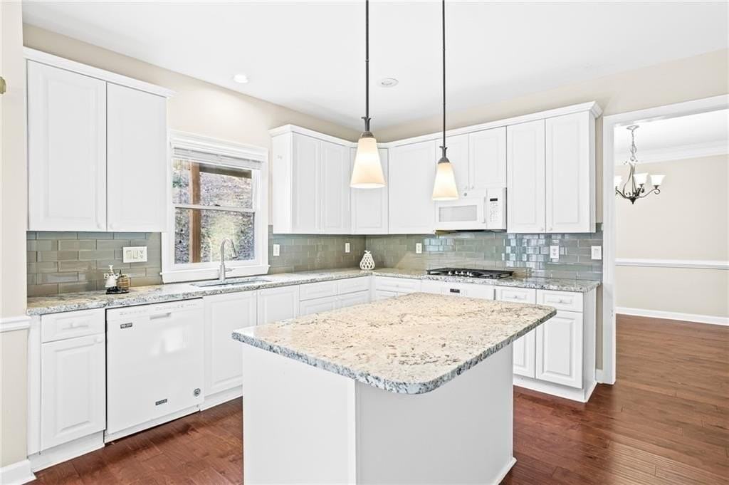 3010 Lakeside Ct - Photo 6 of 22