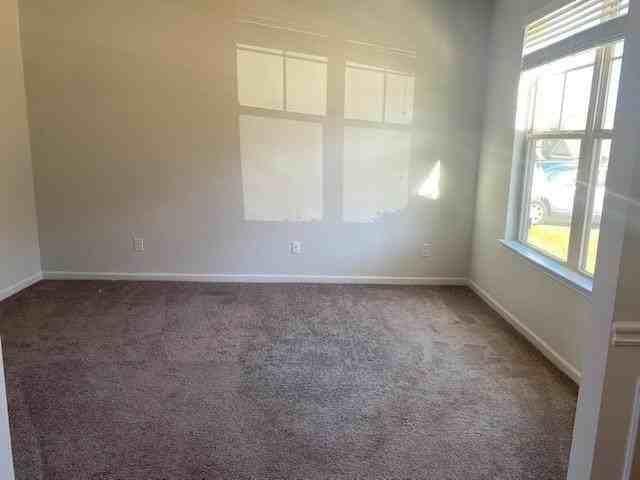 5650 Mirror Lake Dr - Photo 3 of 27