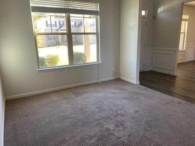 5650 Mirror Lake Dr - Photo 4 of 27