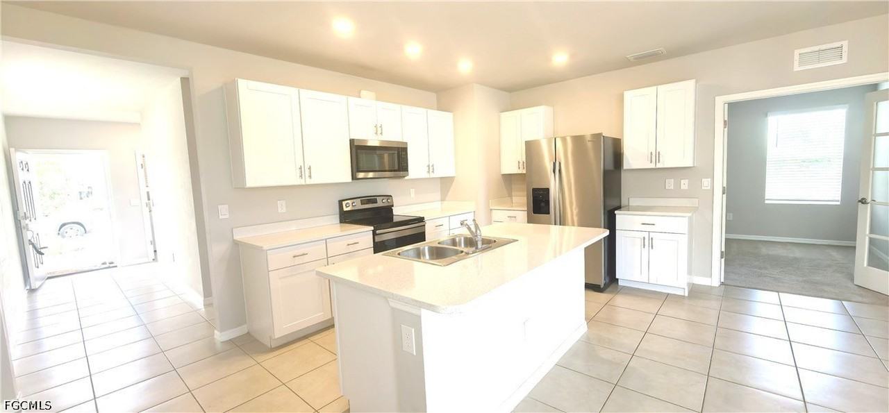 18540 Cronin Sand Ln - Photo 3 of 47
