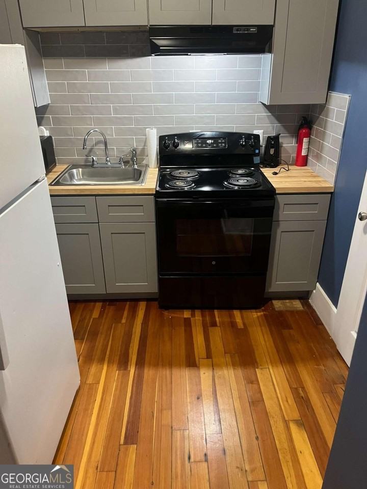 33 Poplar St - Photo 2 of 9