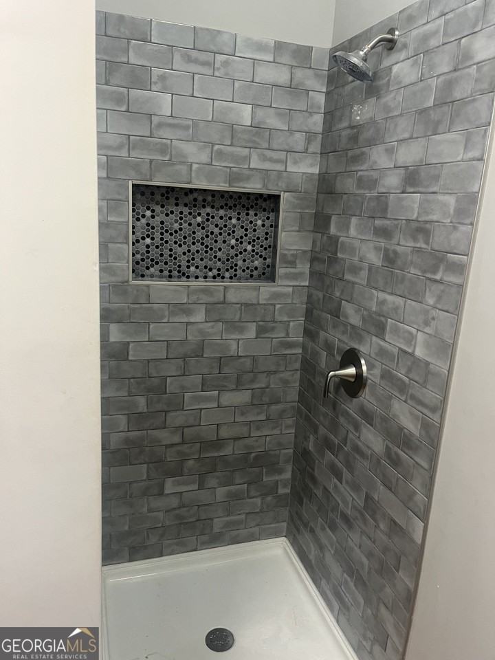 33 Poplar St - Photo 7 of 9