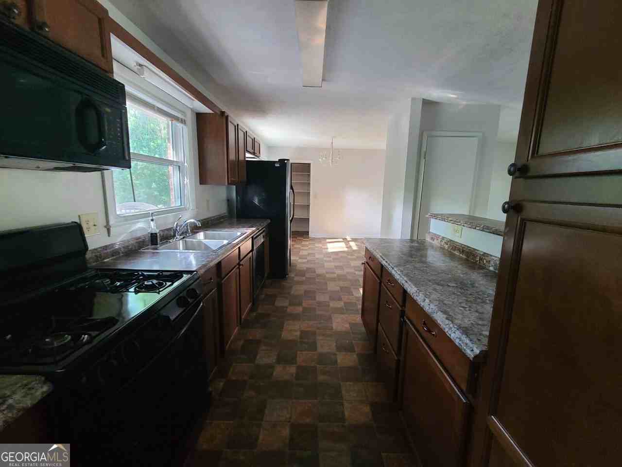 6324 Natha Ave - Photo 7 of 14