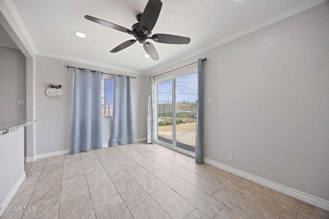 2930 Acacia St - Photo 5 of 19